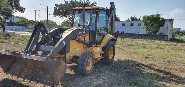 Vendo Retroescavadeira Volvo BL60B 4x4 Gabinada Ano 2012 - Foto 3