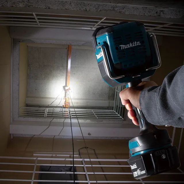 Lanterna led dobrável 18V Makita - DML812  - Foto 3