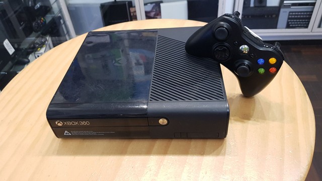 Xbox 360 Super Slim 4gb Travado com Controle sem Fio