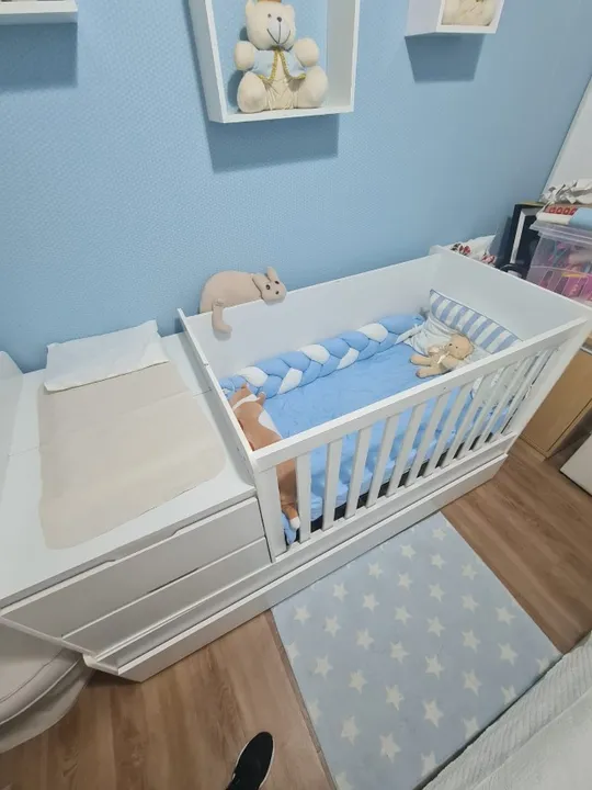 Berço + cama de babá vendo em conjunto