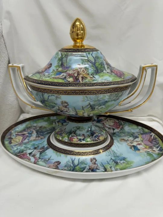 Peça Rarissima Sopeira pintada toda a mão com detalhes em ouro. - Foto 6