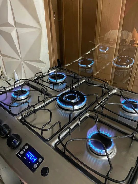 Fogão ELECTROLUX 5 BOCAS TIMER DIGITAL! AUTOMÁTICO E LUZ NO FORNO! Bem conservado - Foto 5