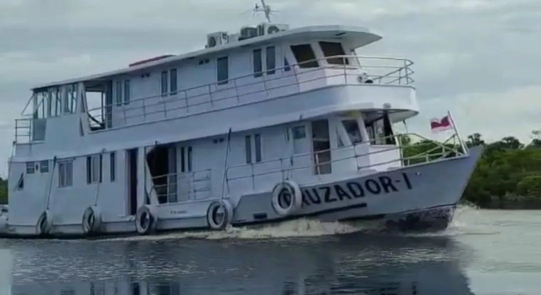 Vende-se um barco 250 mil