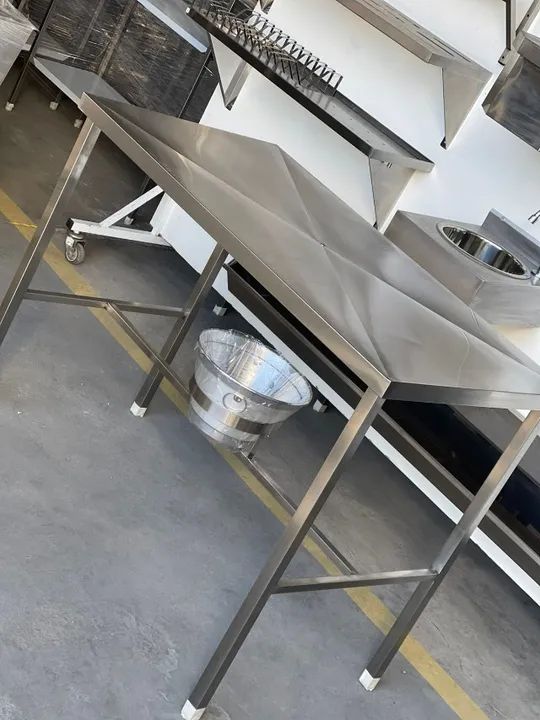 Mesa para veterinario, com balde coletor em inox - Foto 2