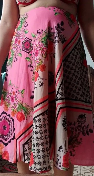 Saia midi estampada verde folhagens - Foto 3