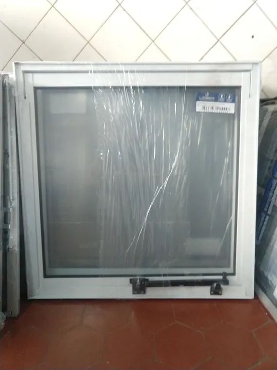 Janela maxiar de alumínio 60x60cm