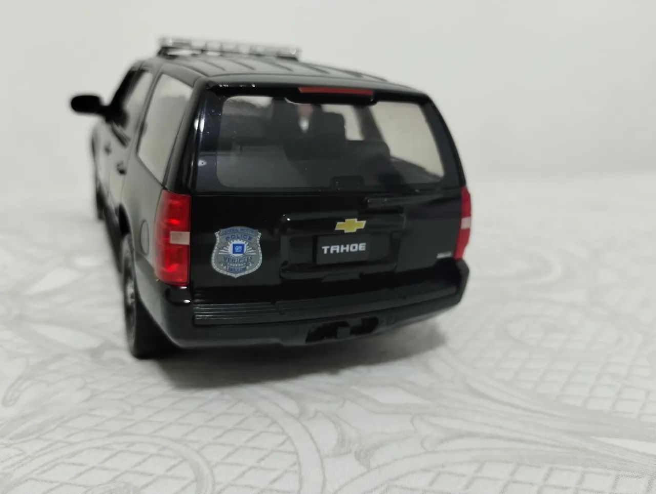Miniatura Chevrolet Tahoe police polícia welly 1/24-1/27 - Foto 3