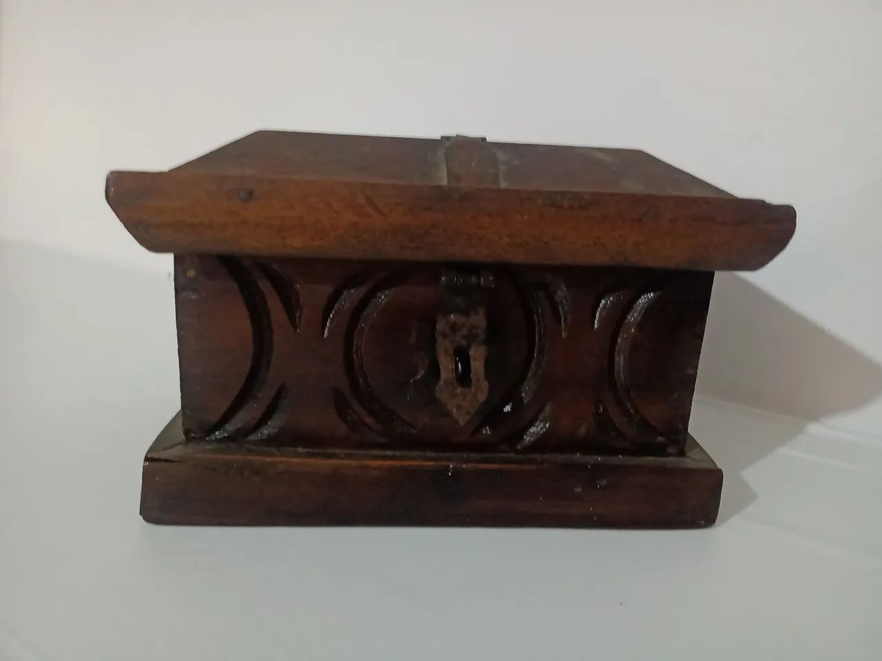 Porta jóia Mini baú de madeira maciça anos 70 vintage  - Foto 3