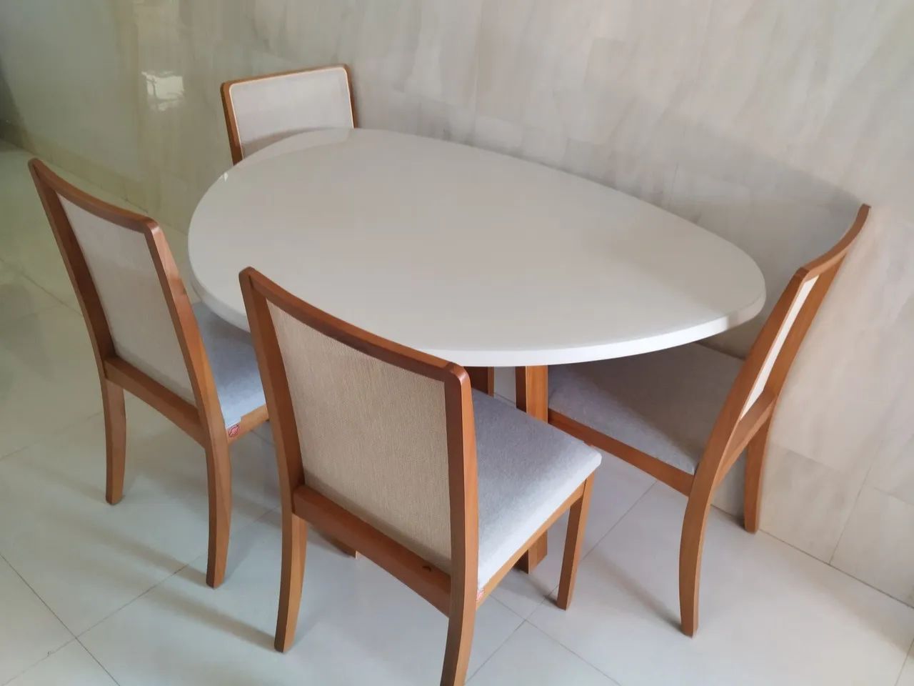 Mesa de jantar nova completa orgânica com 4 cadeiras de madeira maciça  - Foto 4