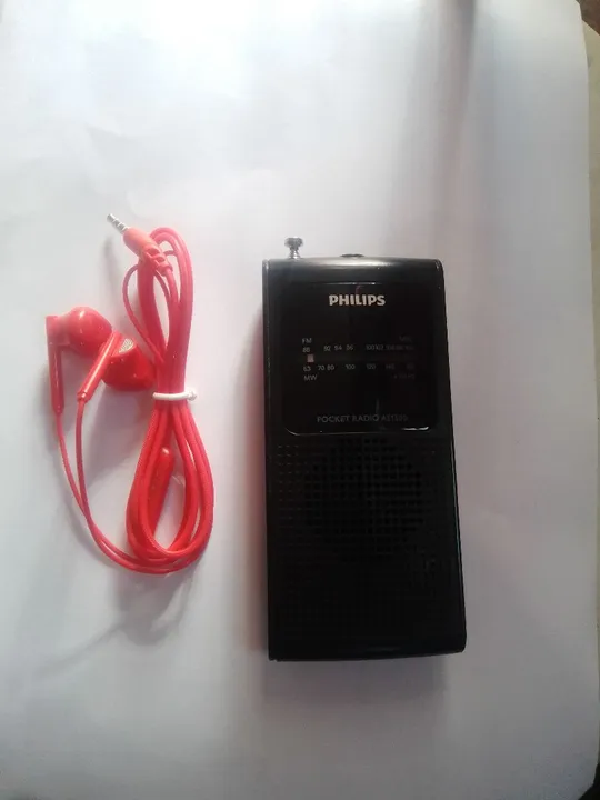 Radinho portátil Philips com fone