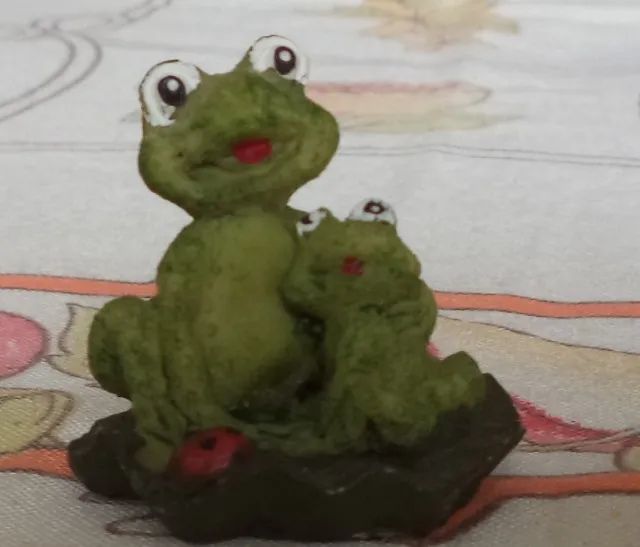 Sapinho Feito Com Resina