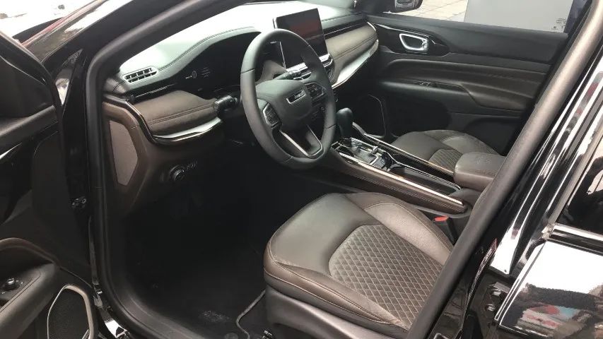 Jeep Commander Longitude T270 1.3 TB Flex AUT 2026 - Foto 5