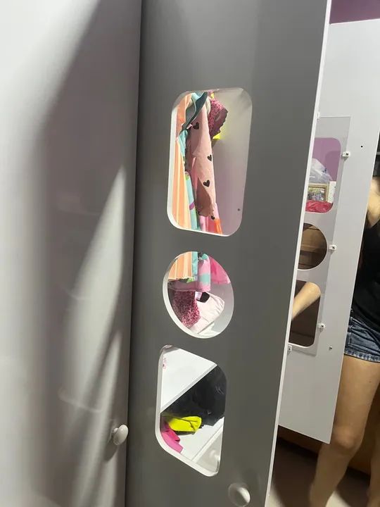 Guarda-roupa infantil branco com nichos - Foto 5