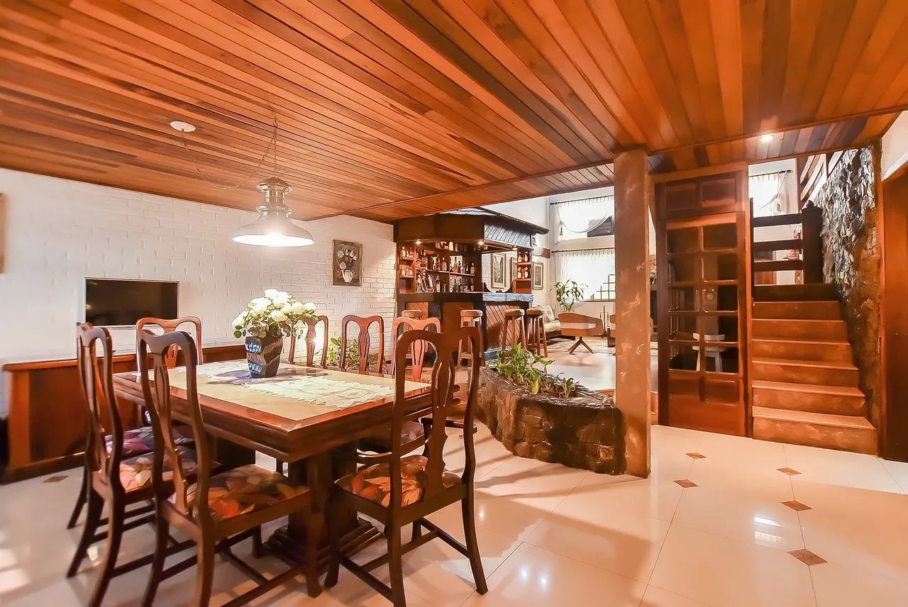 Casa para venda com 480 m² com 5 quartos, churrasqueira e lareira 5 vagas em Ahú - Curitib - Foto 5