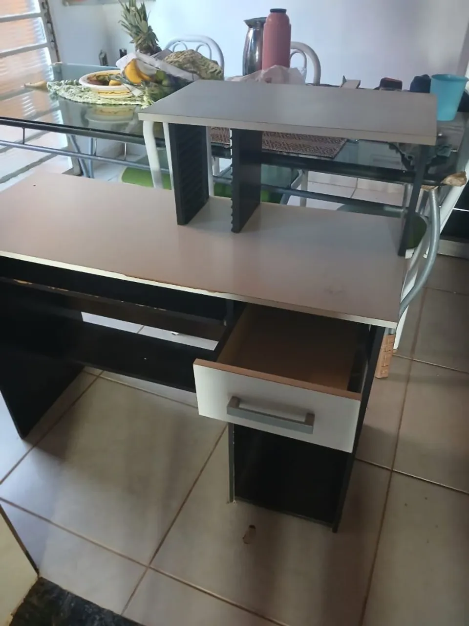 Rack e mesa de computador