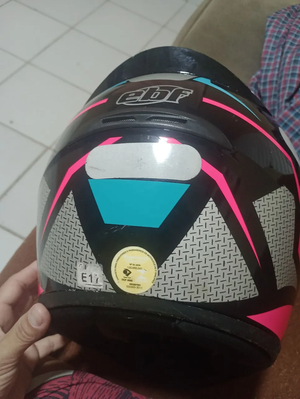 Capacete EBF com design moderno SEMI-NOVO