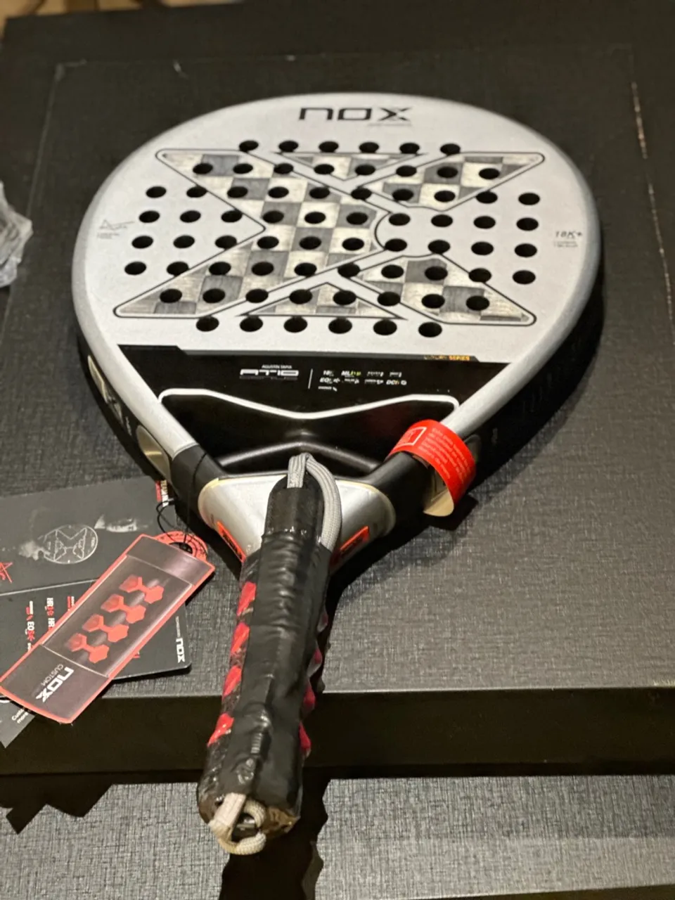 Raquete de Padel NOX AT10 18k carbon Alum