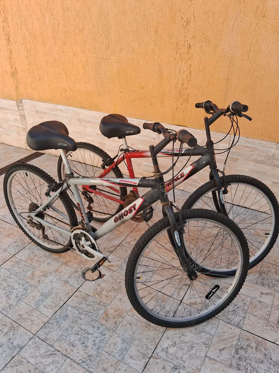 2 Bicicletas de alumínio aro 26 com 18 marchas!!!!! Faço 300 cada