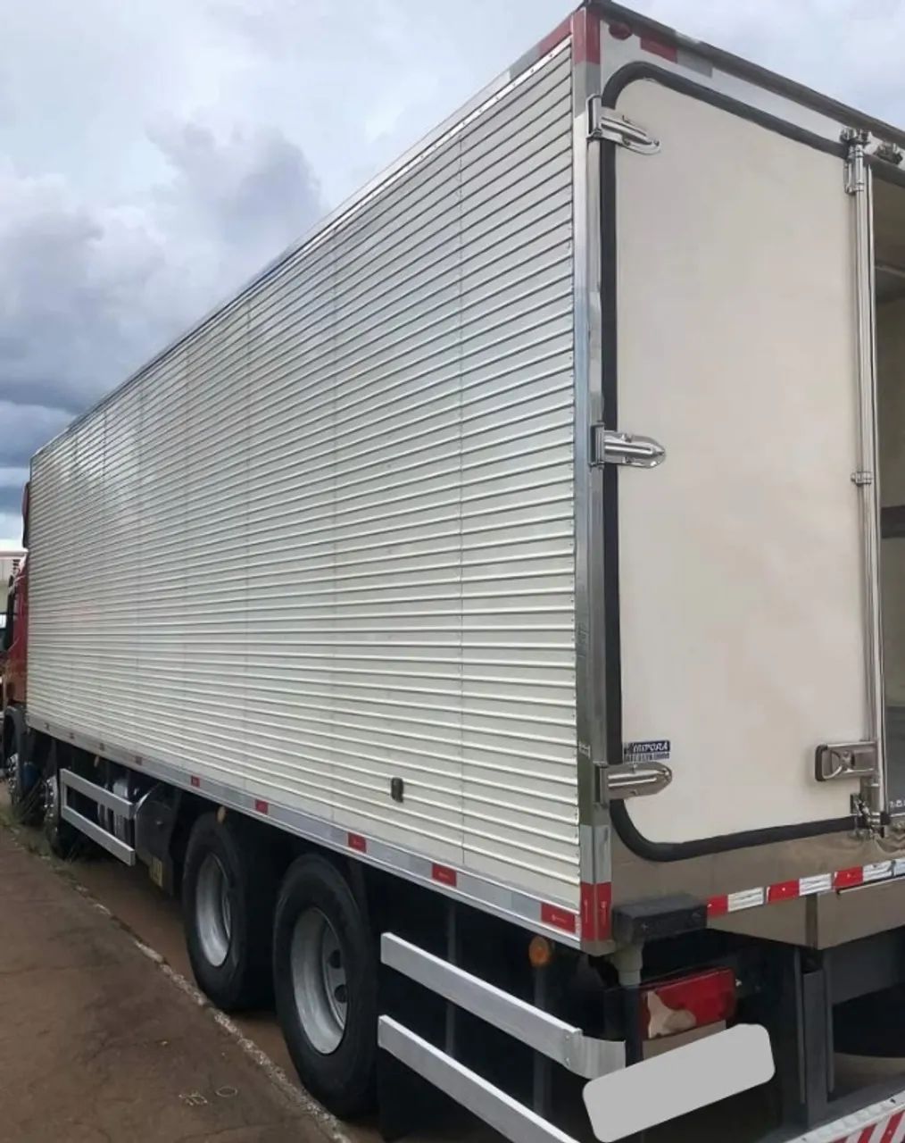 Scania P310 8x2 Refrigerado ano 2017 - Foto 4