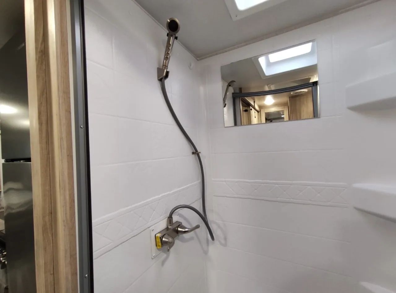 Trailer Winnebago 2106 com 1.000 km  - Foto 2