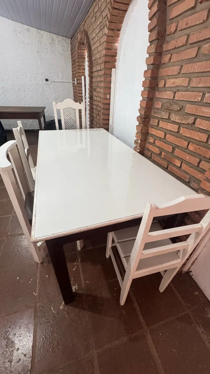 Mesa de Jantar de madeira com 4 cadeiras - Foto 4