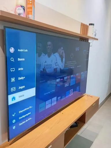 Smart TV QLED 65" Samsung 4K em perfeito estado