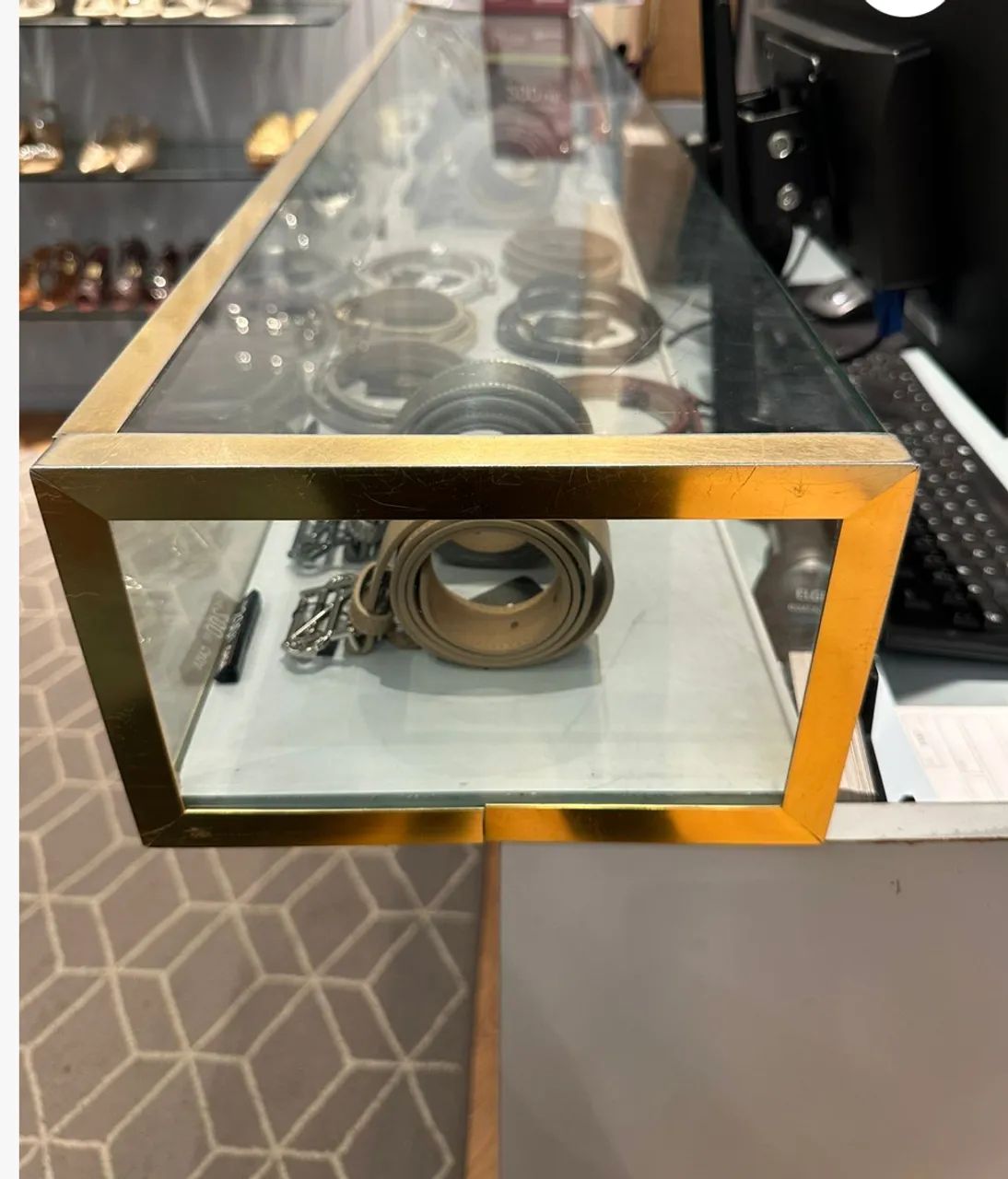 Balcão caixa em madeira laqueada - Foto 2