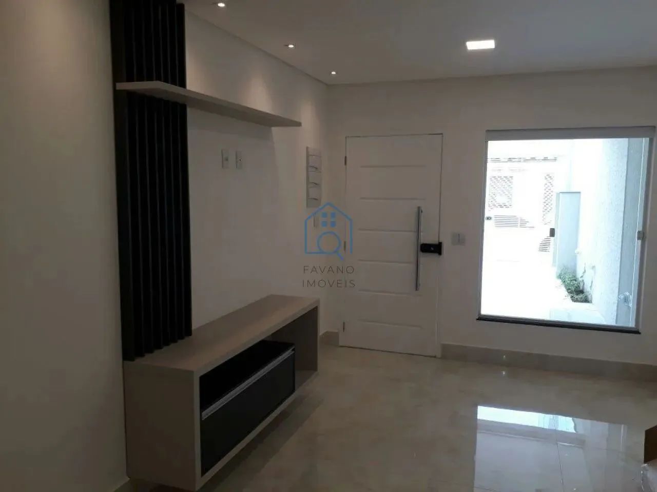 Casa a Venda com 3 Suites e 2 Vagas