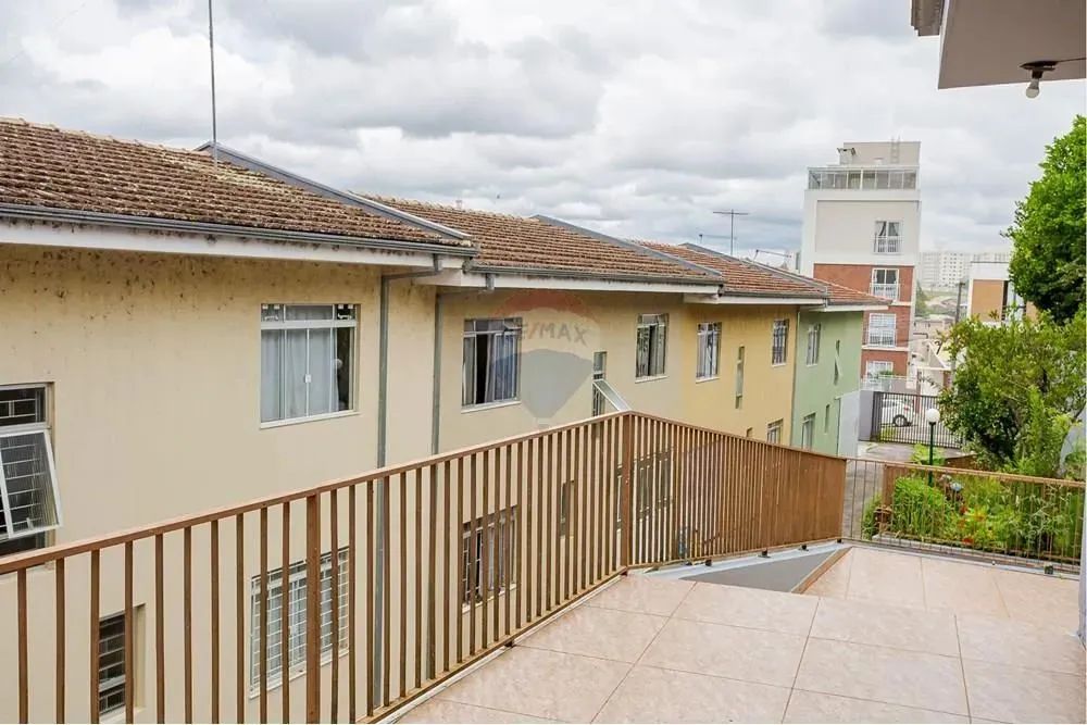 Sobrado espaçoso com 03 quartos em condomínio no Tingui - Foto 2