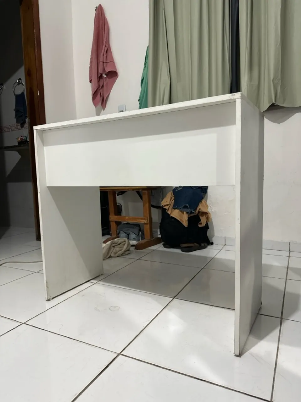 Mesa de estudo branca