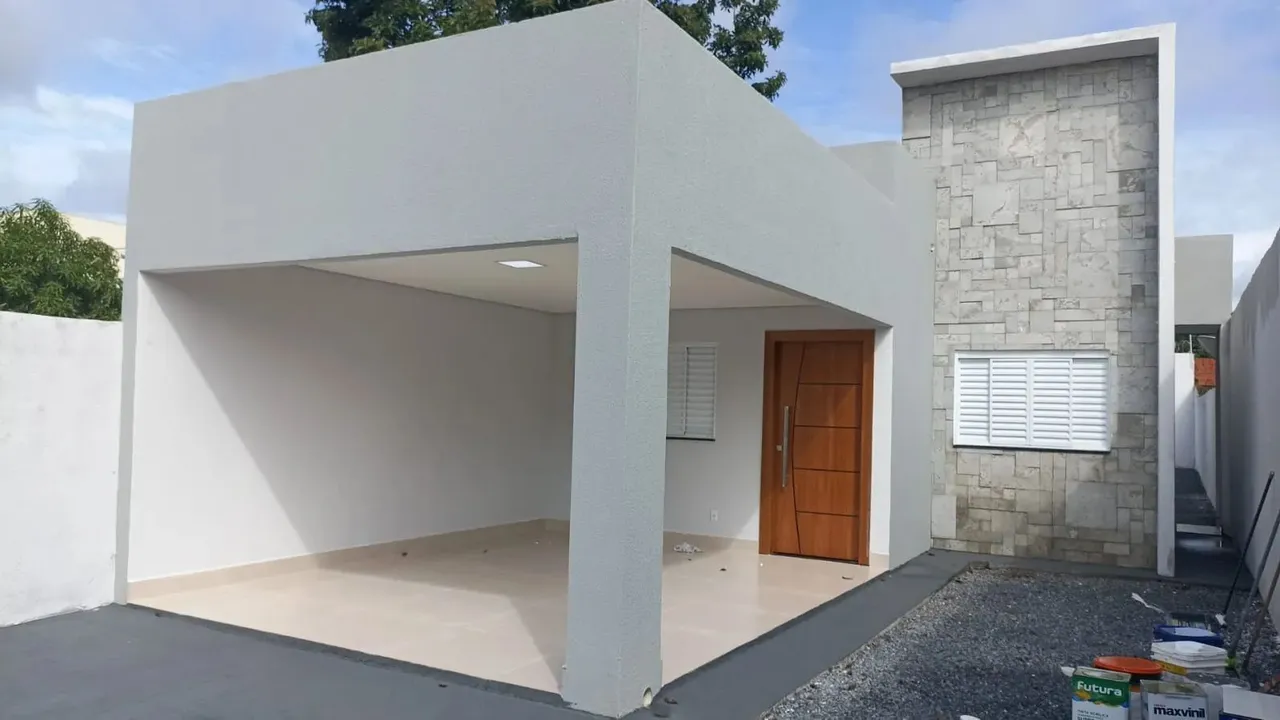 CASA COM 3 QUARTOS SENDO-1 SUITE