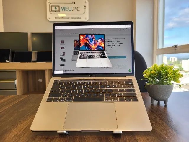 Apple Macbook Pro 2018 TouchBar - Core i5 | Quad Core | 256GB SSD | 8GB LPDDR3 | 13.3"
