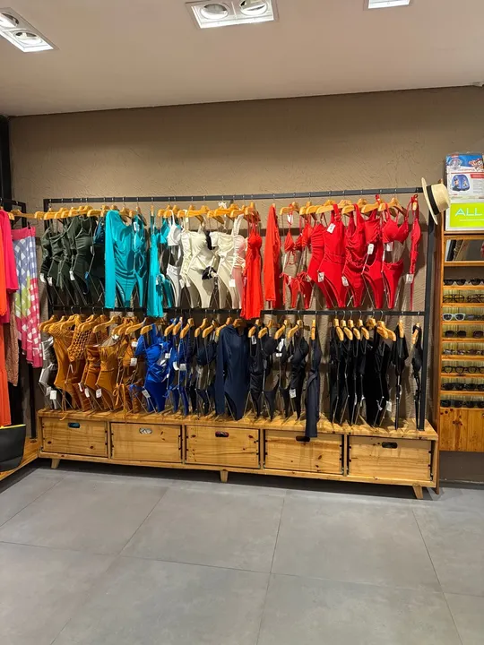 Mobiliário para loja de roupas 