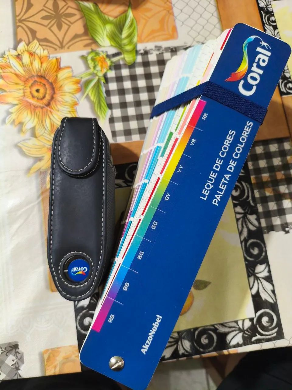 DETECTOR DE CORES CORAL COM LEQUE PANTONE PINTURA IDENTIFICA QUALQUER COR PARA PINTORES  - Foto 6