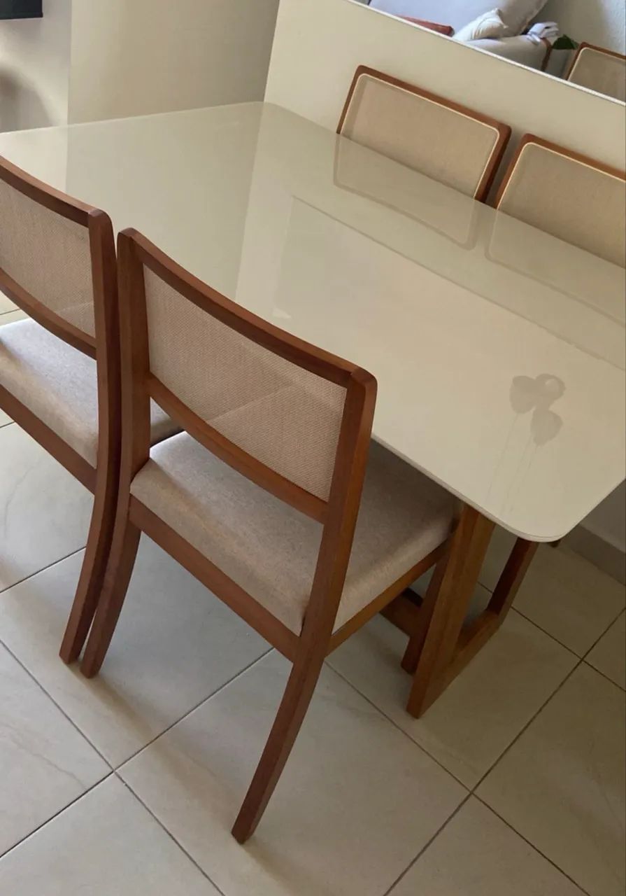 High-End Table with 4 Mesh Chairs – NEW, LAST PIECE
