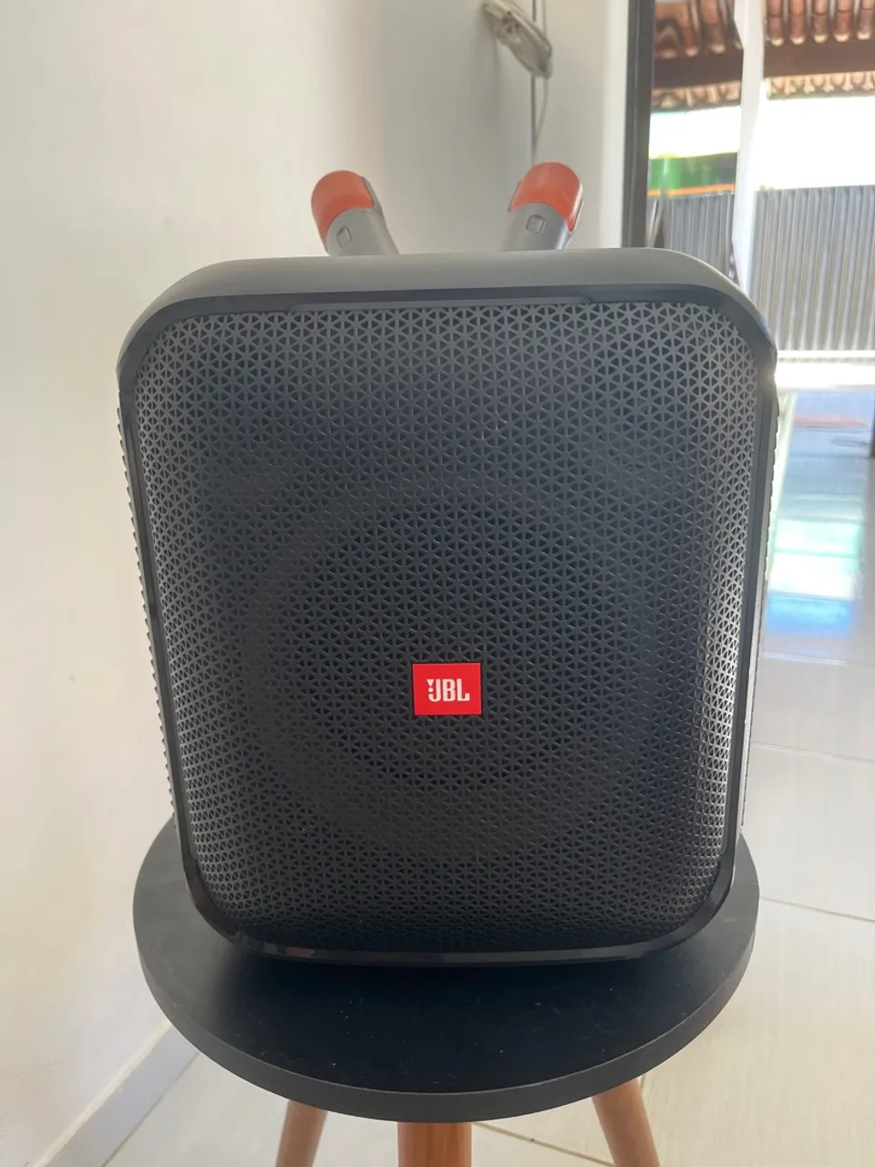 Caixa de Som JBL PartyBox com Microfones