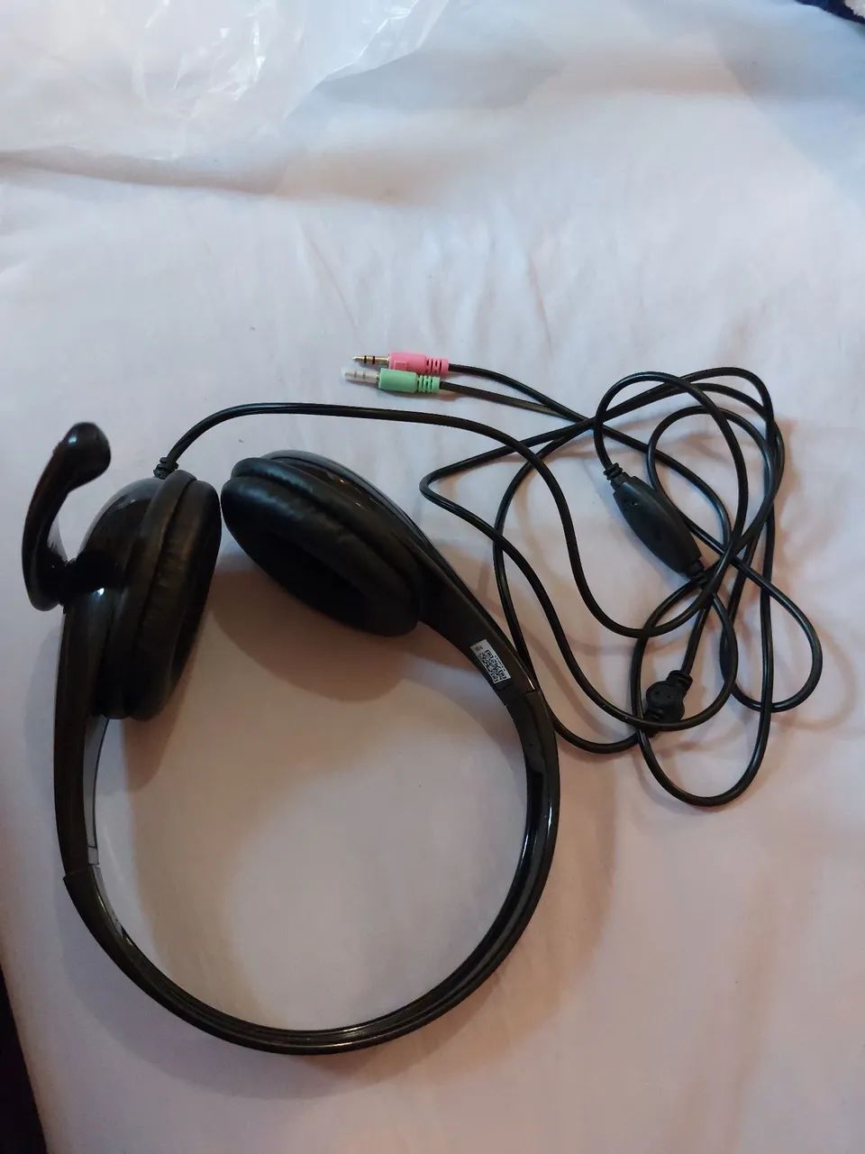 Fone de ouvido c/microfone para notebook e PC, conexão P2 Multilaser 