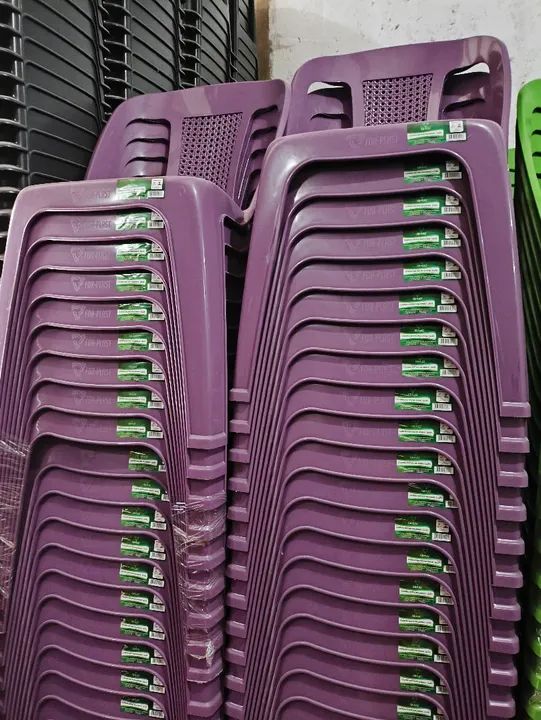 Cadeiras Plásticas novas - Foto 3