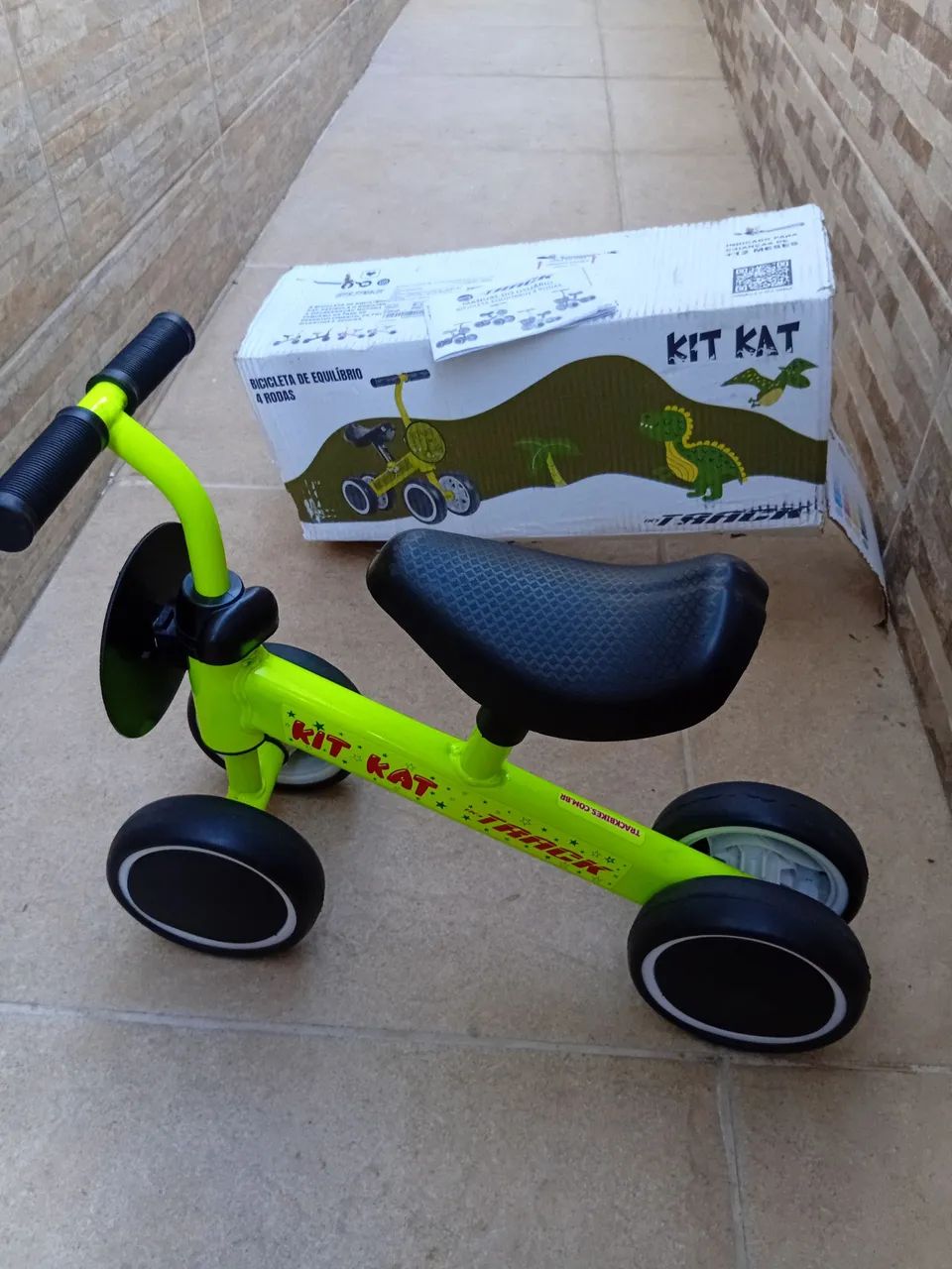 Bicicleta de Equilíbrio Verde Limão Kit Kat Track excelente estado de conservação s/ pedal - Foto 5