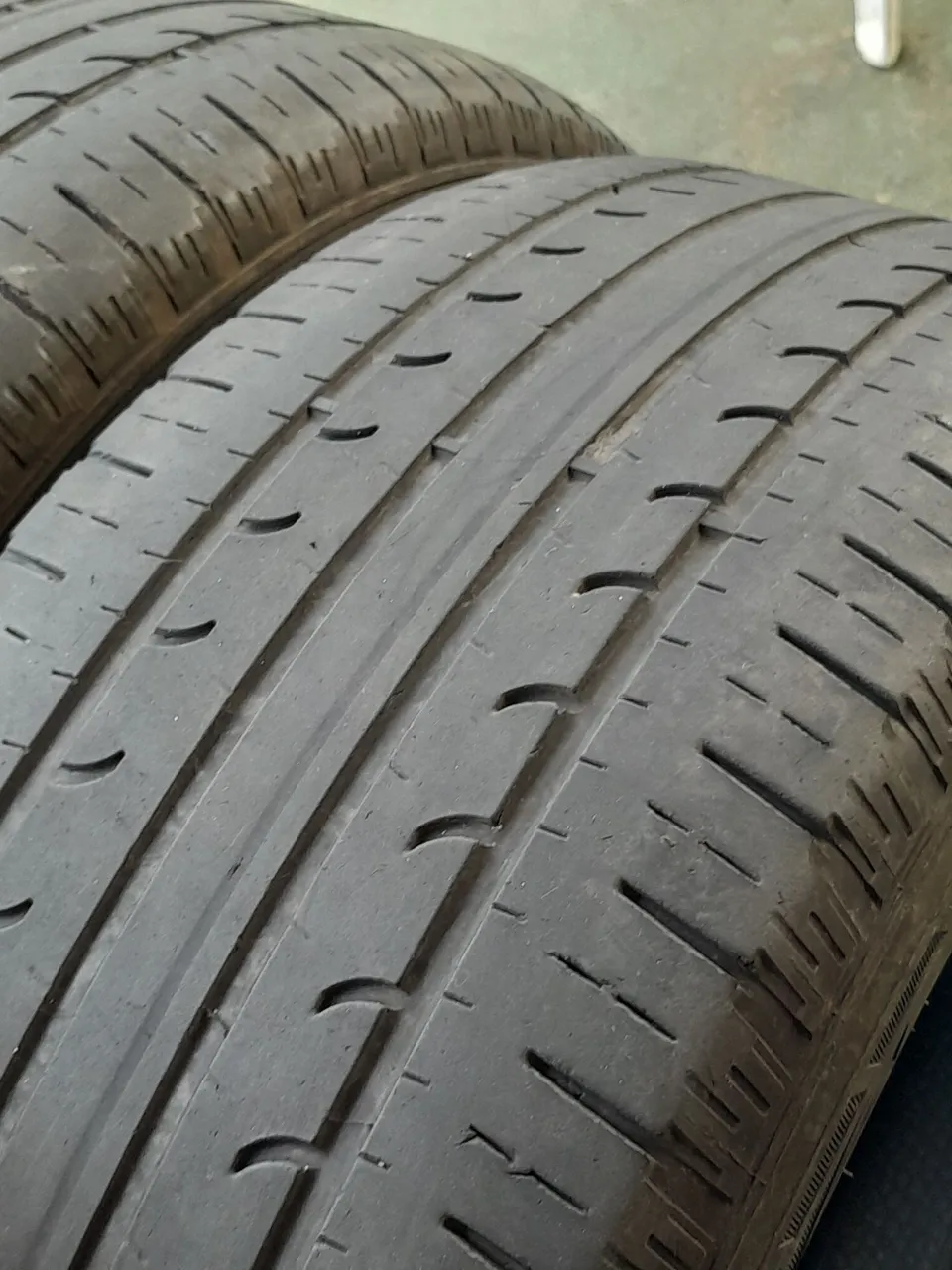 Pneu aro 17 215 55 aro 17 original do carro quando vem de fábrica marca Goodyear