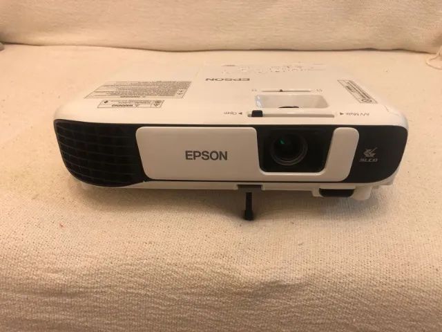 Epson H842A Projector - Almost New!64522267498883120