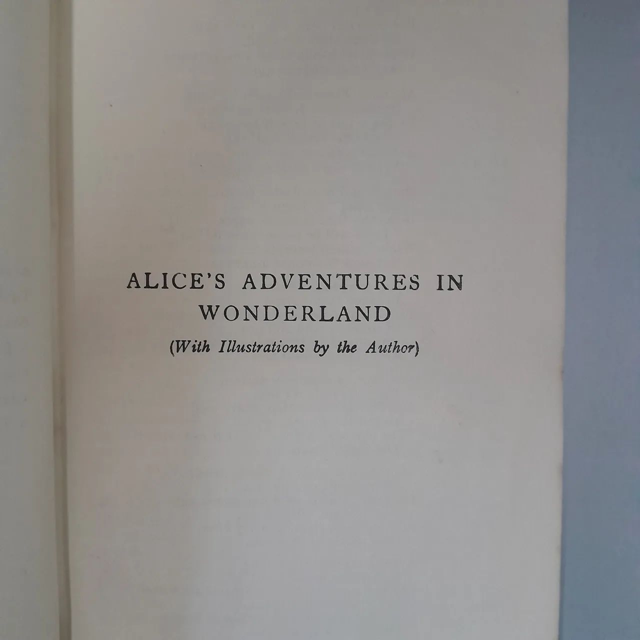 Livro raro de Alice no País das Maravilhas de 1949 com ilustrações do autor - Foto 3