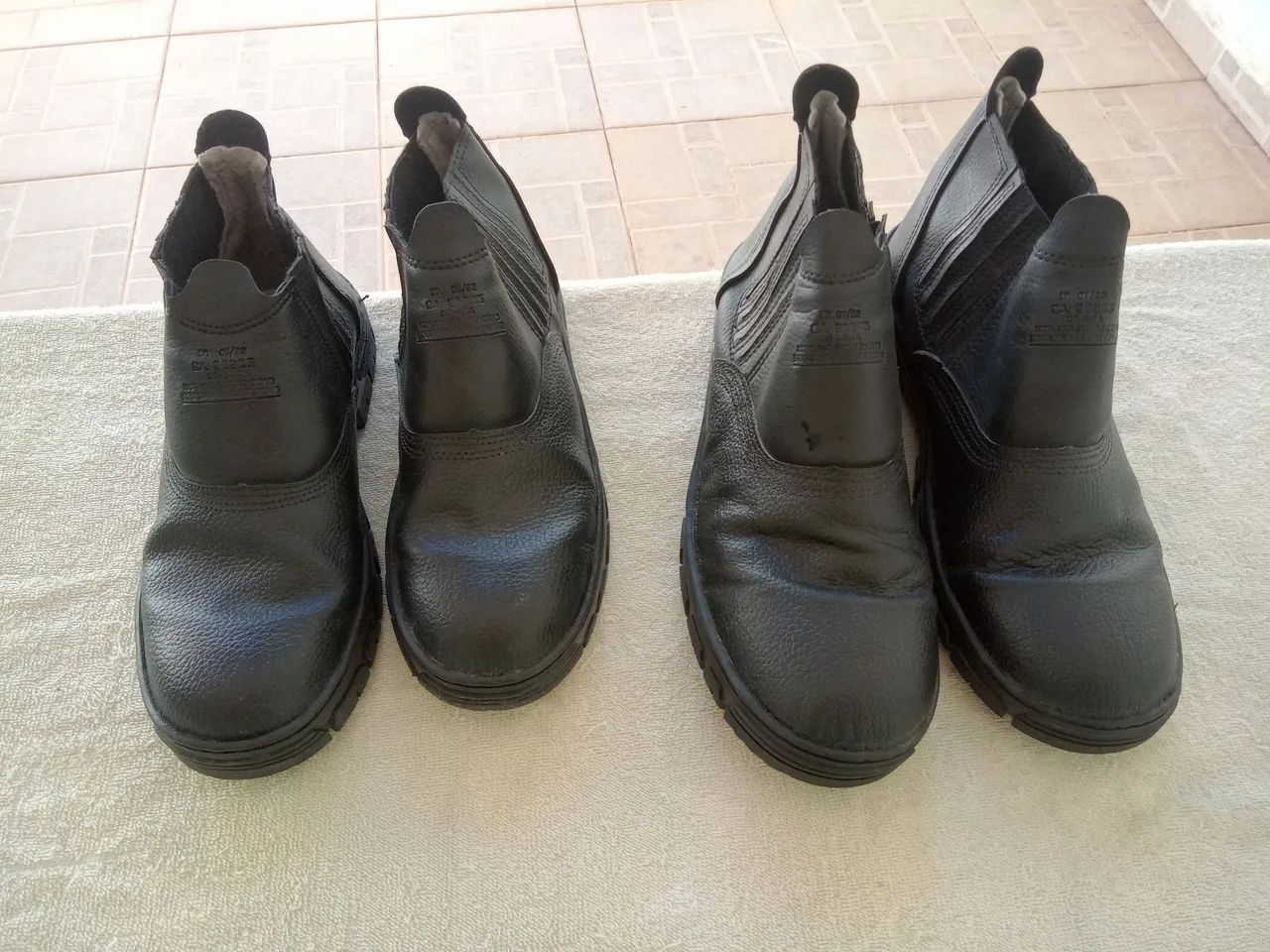 2 Pares Botinas números 39 e 44 Novas