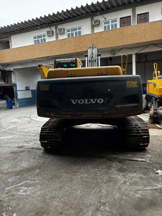 Escavadeira Volvo EC 210BLC  - Foto 4