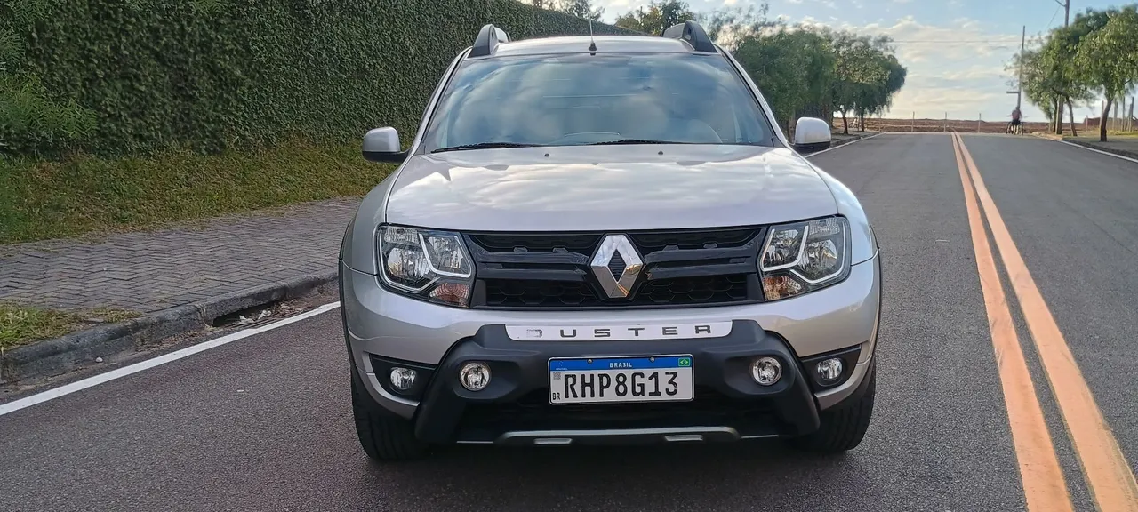 Renault Duster Oroch Dynamique 2.0, com câmbio manual,