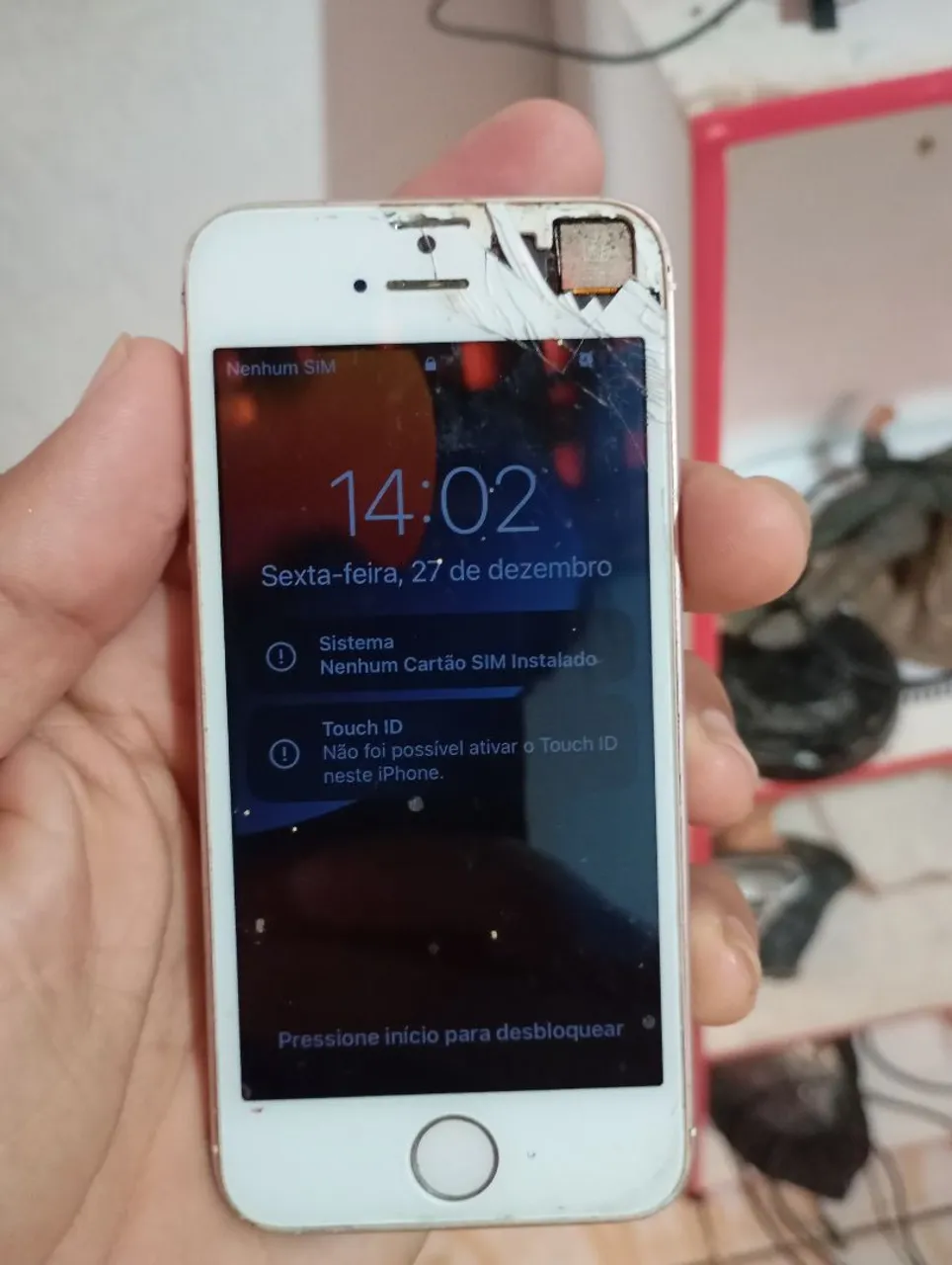 iPhone SE 68GB com tela e danificadas