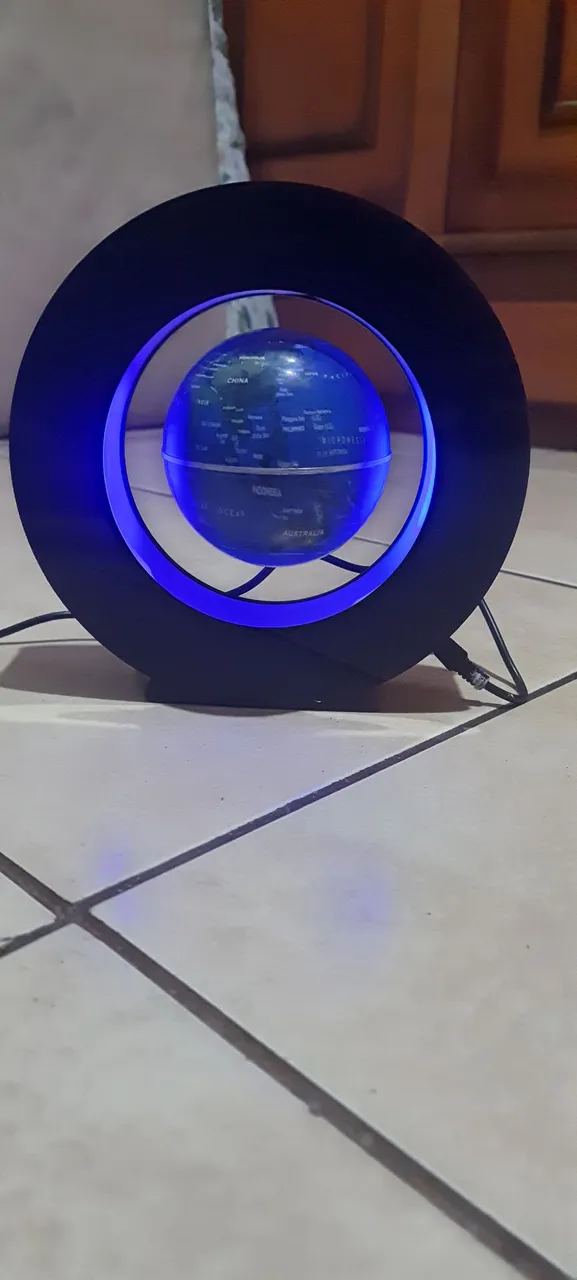 Globo Terrestre Flutuante com Luz LED