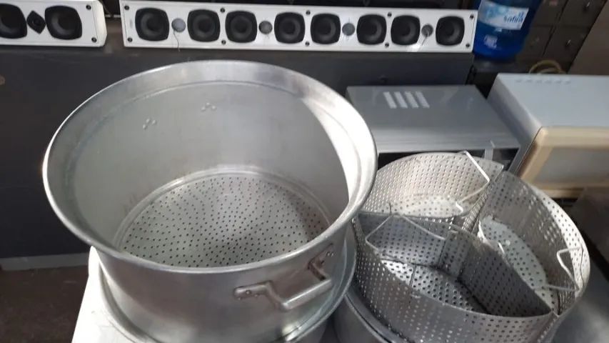 Panelas alumínio grosso para cozimento 3 camadas 0,60 cm bem conservadas - Foto 5