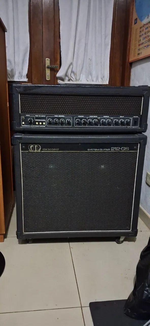 AMPLIFICADOR DE GUITARRA 200W - METEORO WECTOR 2 + CAIXA PASSIVA