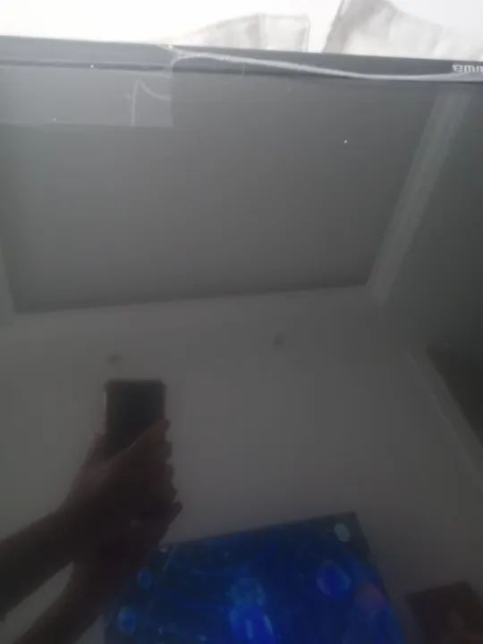 vendo tv 43.  R$300.  NA CAIXA TELA RACHADA  - Foto 2